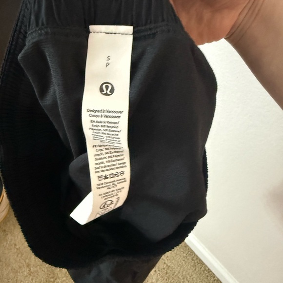 NWT Lululemon Athletica Black Smocked-Waist Shorts - Picture 5 of 5